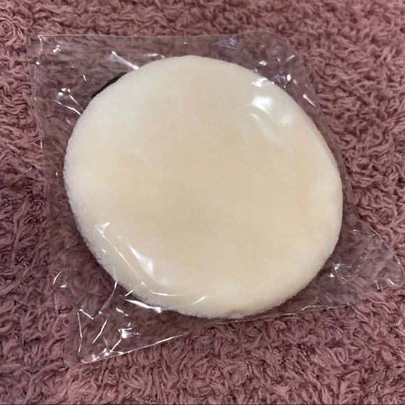 Laura Mercier Velour Puff - Picture 2 of 2
